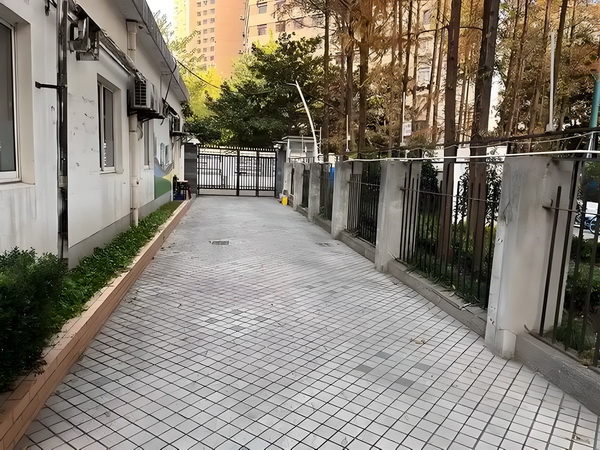 汪小菲带儿女到内蒙古，玥儿骑马他牵马